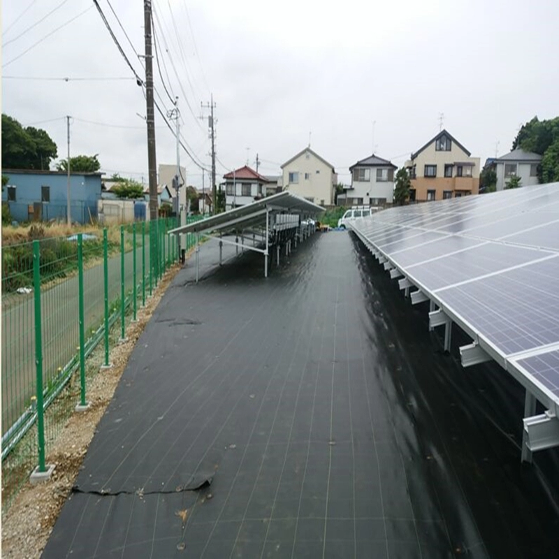 Güneş paneli montajı için tel örgü çit