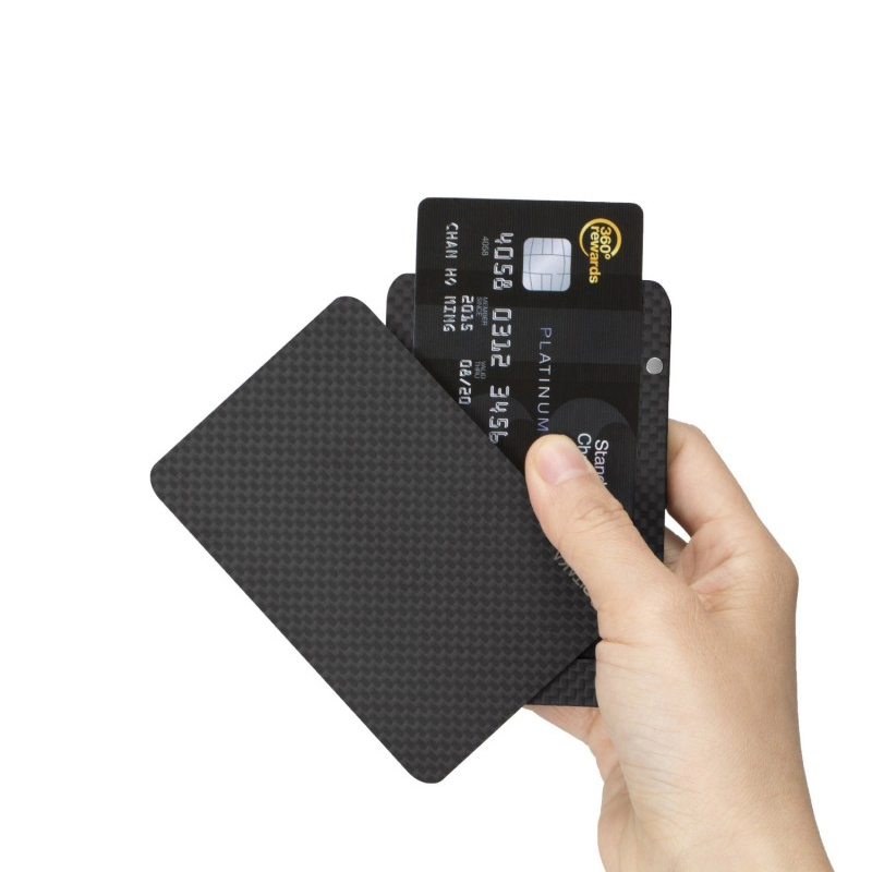 Cüzdandaki banka kartlarını koruyabilen RFID engelleme kartı