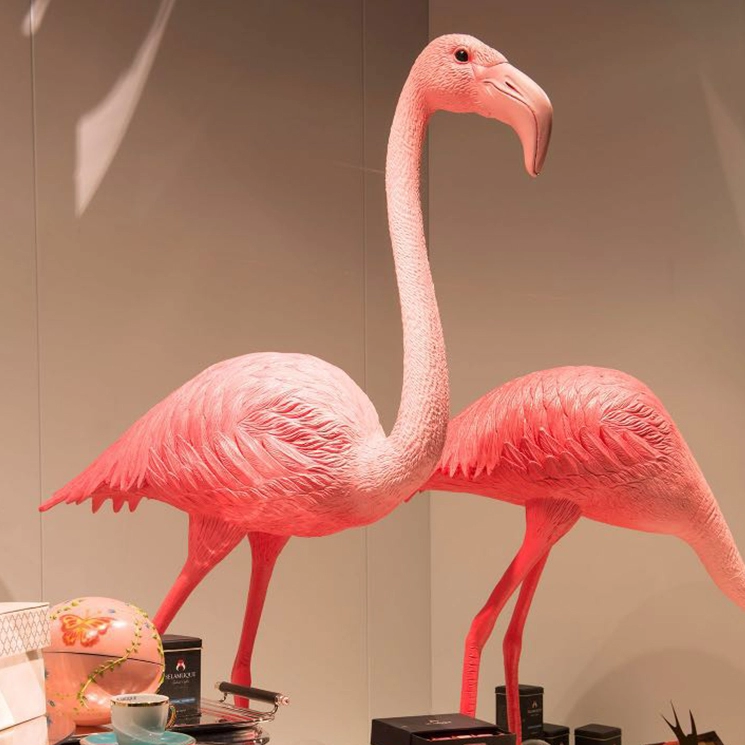 Kırmızı fiberglas malzeme flamingo heykelleri