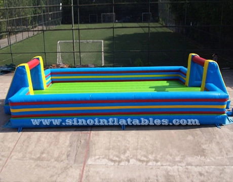 Futbol oynama eğlenceleri için çift katmanlı zemin ile 10x5 m büyük çocuklar şişme sabun futbol sahası